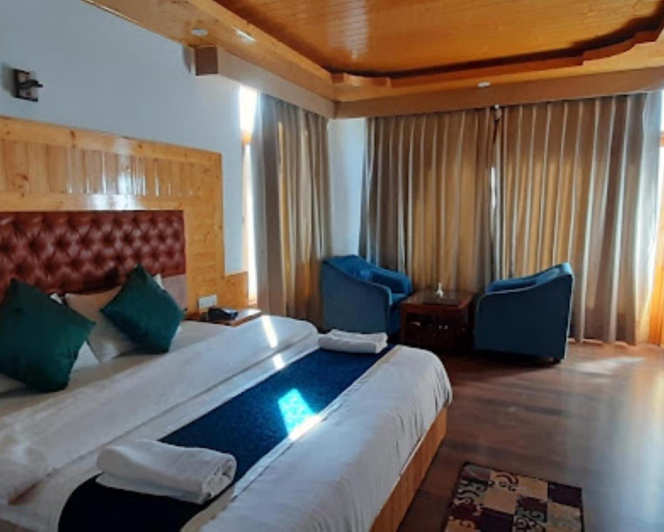 Hotel Rockland Inn Manāli Exteriör bild