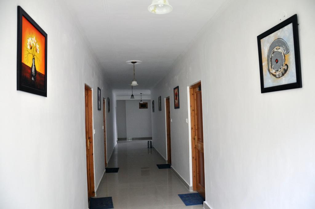 Hotel Rockland Inn Manāli Exteriör bild
